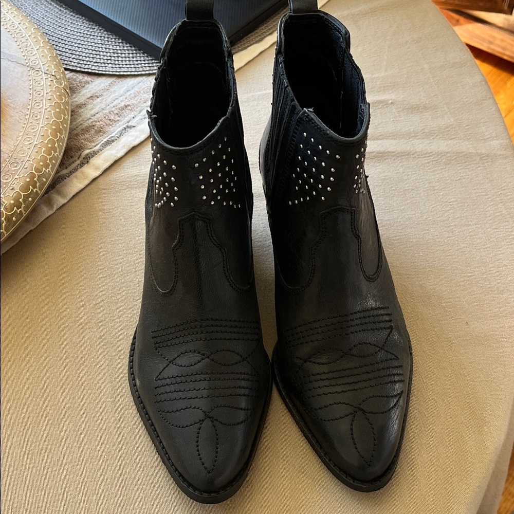 Splendid Sz 9 Black Studded Ankle Boots